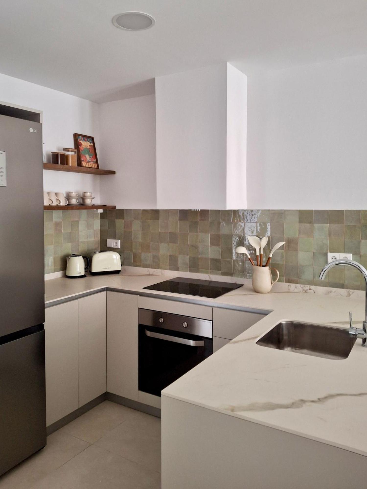 Bonito Apartamento De 2 Habitaciones Cerca De La Estacion Joaquin Sorolla Valencia Bagian luar foto