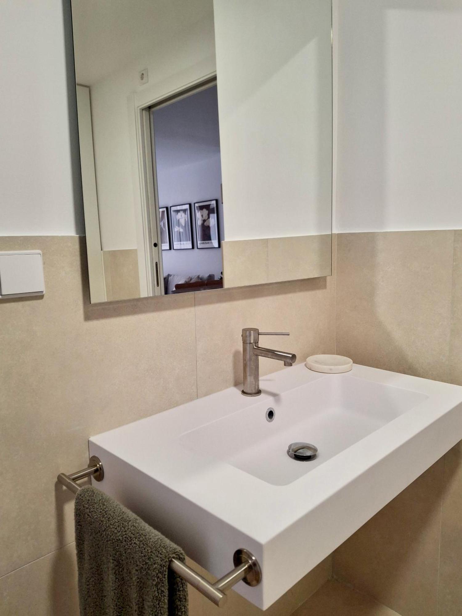 Bonito Apartamento De 2 Habitaciones Cerca De La Estacion Joaquin Sorolla Valencia Bagian luar foto